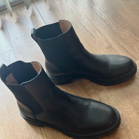 Brand new. I only wore them out 2 times - Picture 2 of 2